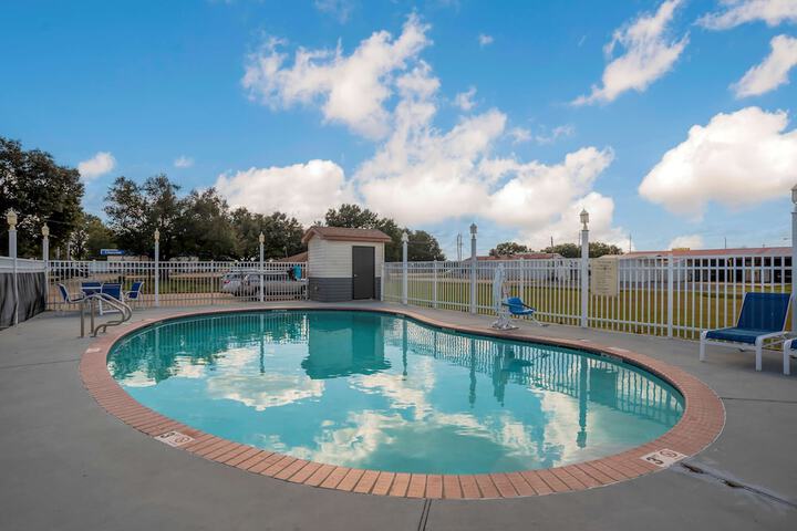 Pool 4 of 25