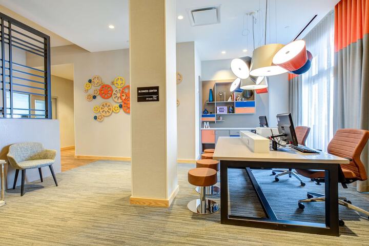 Hampton Inn & Suites Boston / Waltham