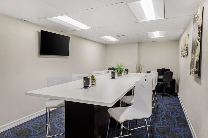 Business Center 32 of 32