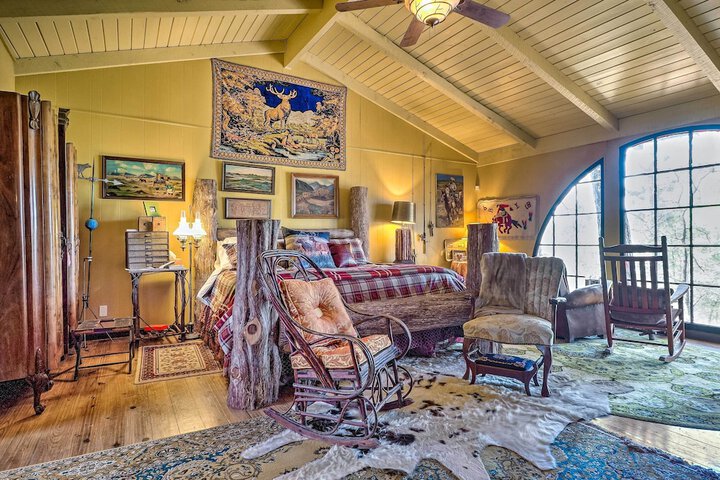 Lodge on Lake Siesta: Spacious La Grange Retreat!