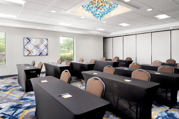Hampton Inn & Suites Dallas-DFW ARPT W-SH 183 Hurst