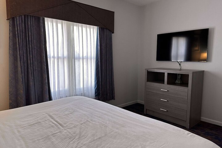Room 9 of 35