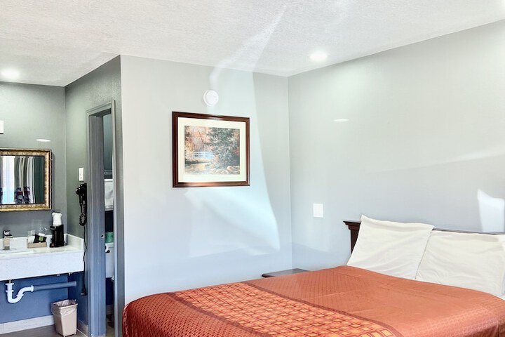Room 14 of 21