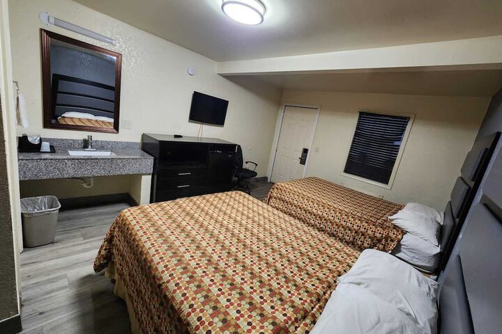Room 35 of 38