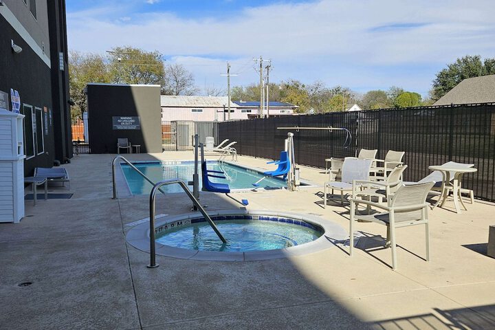 Pool 6 of 24