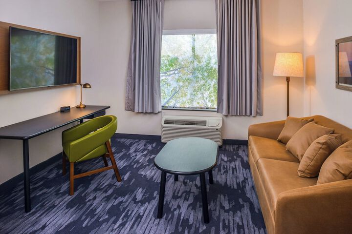 Room 21 of 34