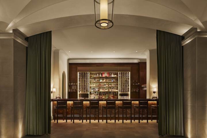 Lounge 59 of 62