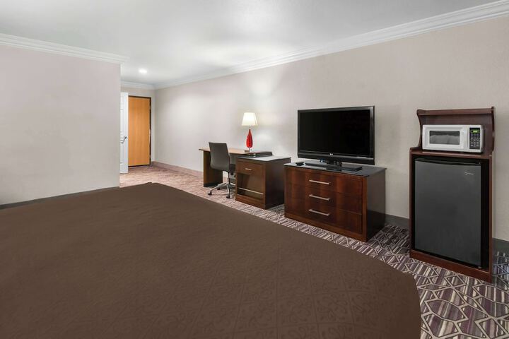Room 28 of 34