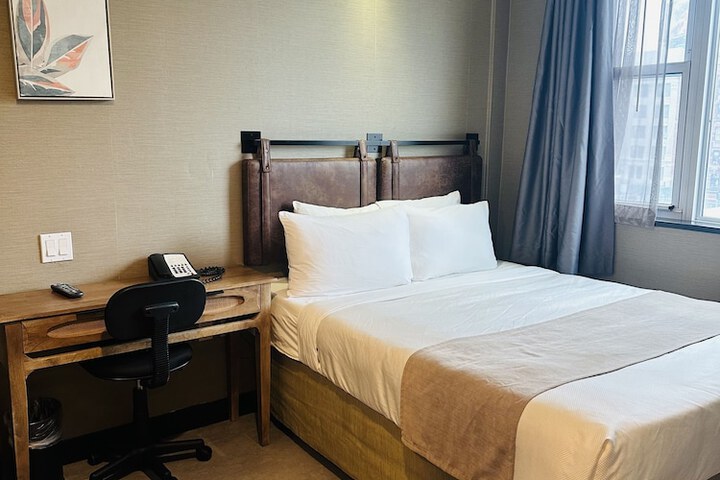 Room 18 of 48