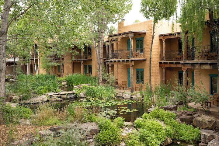 El Monte Sagrado Living Resort & Spa