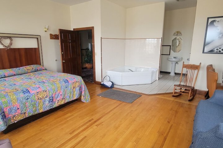 Room 11 of 16