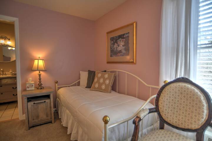 Blue Mountain Mist Country Inn & Spa
