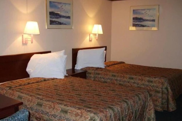 Room 9 of 15