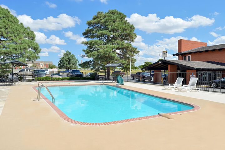 Pool 4 of 35