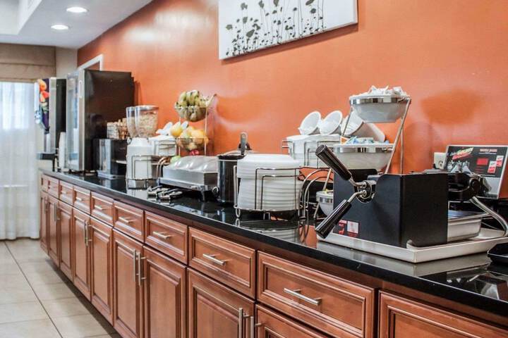 Breakfast/Coffee Service 25 of 32