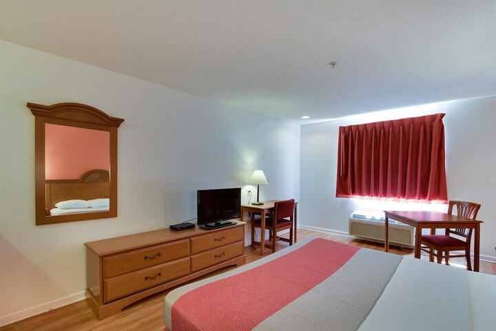 Room 30 of 33