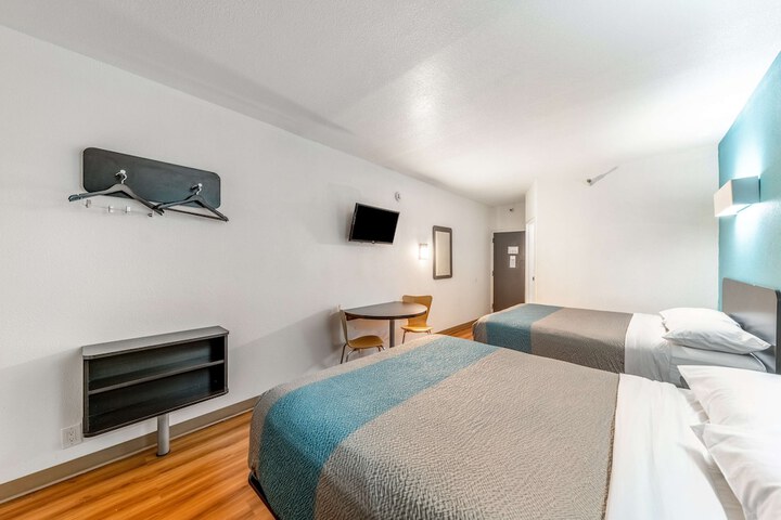 Room 30 of 48