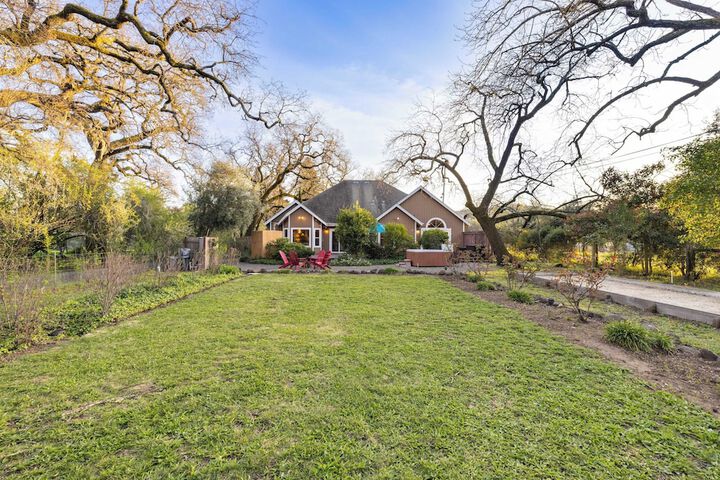 Valley of the Moon by Avantstay Tranquil Escape Large Yard w / Hot Tub & Fire Pit