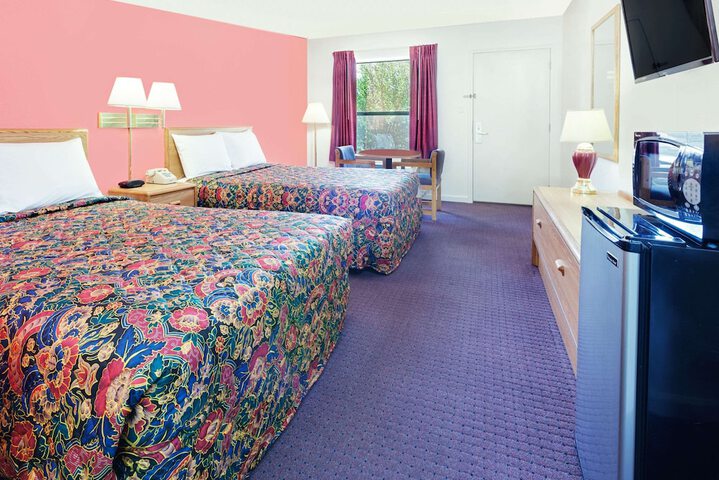 Room 10 of 15