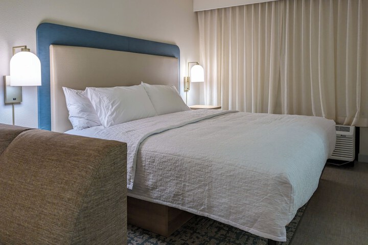 Room 32 of 48