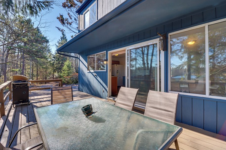 Near Skiing: Lakefront Gem w / Kayaks in Long Pond