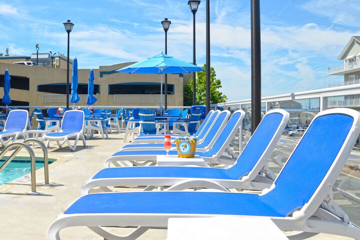 Sundeck 35 of 37