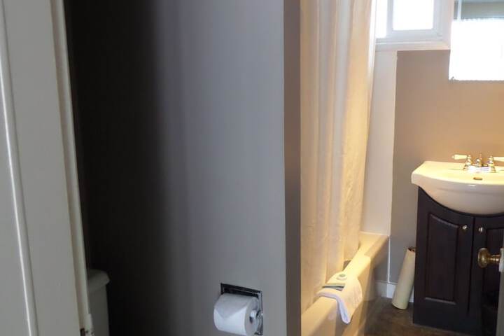 Room 8 of 33