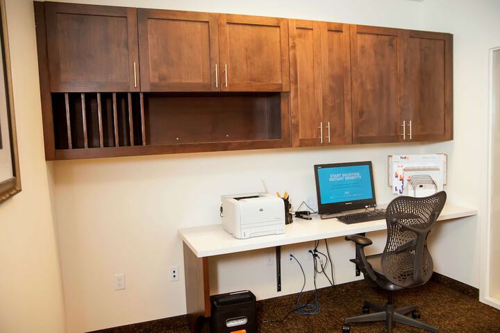 Business Center 70 of 72