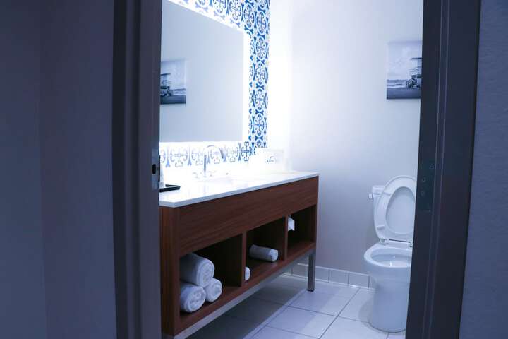 Room 25 of 40