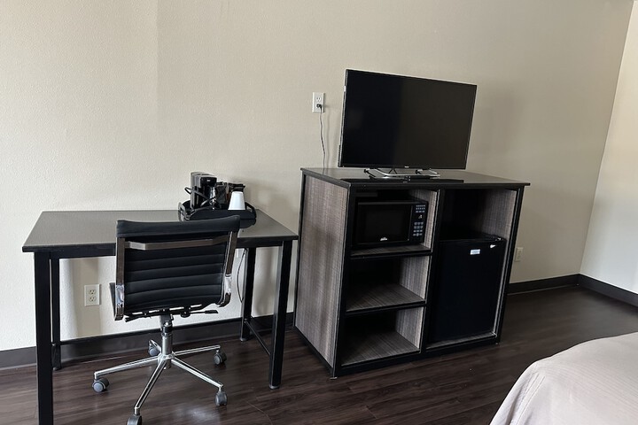 Express Inn & Suites