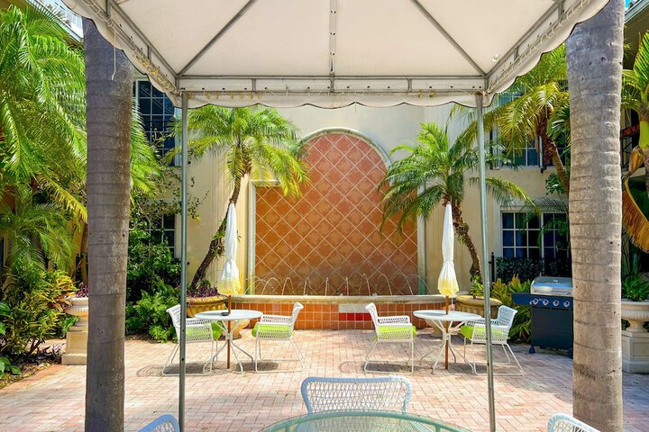 Hotel Exterior 37 of 37