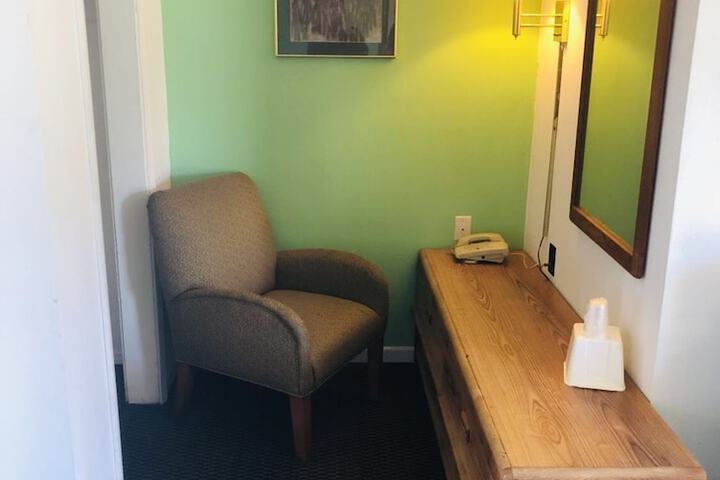 Room 6 of 14