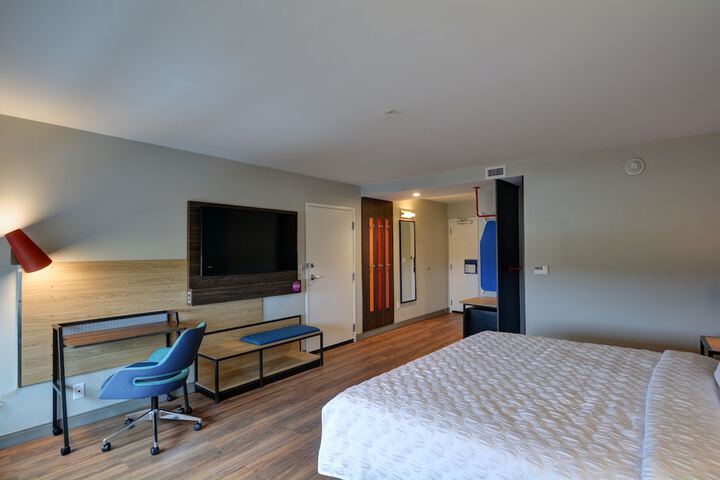 Room 32 of 48
