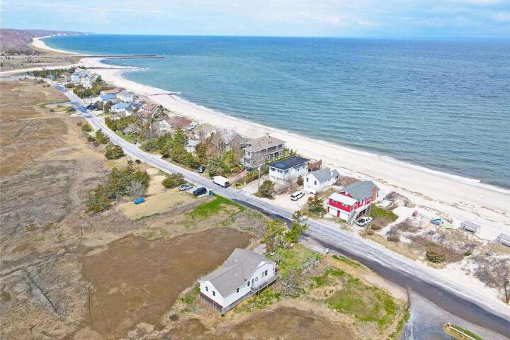 Artist-designed Beach House