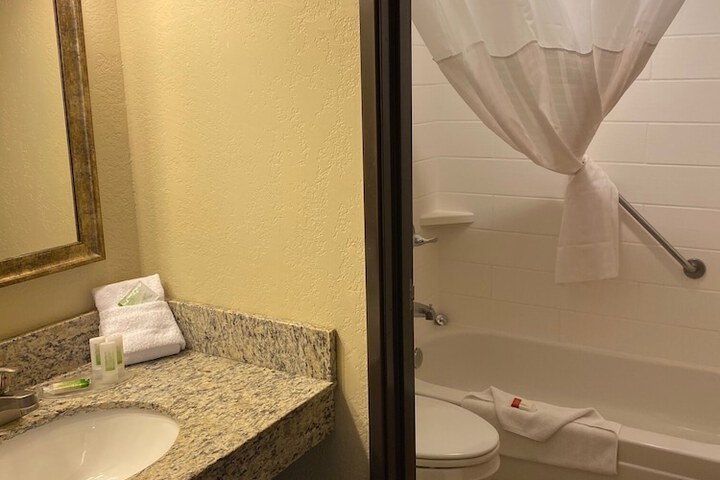 Room 15 of 28