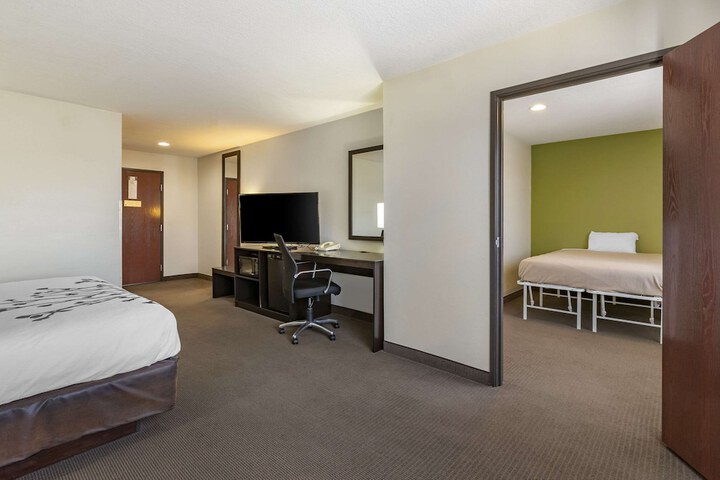Room 46 of 107