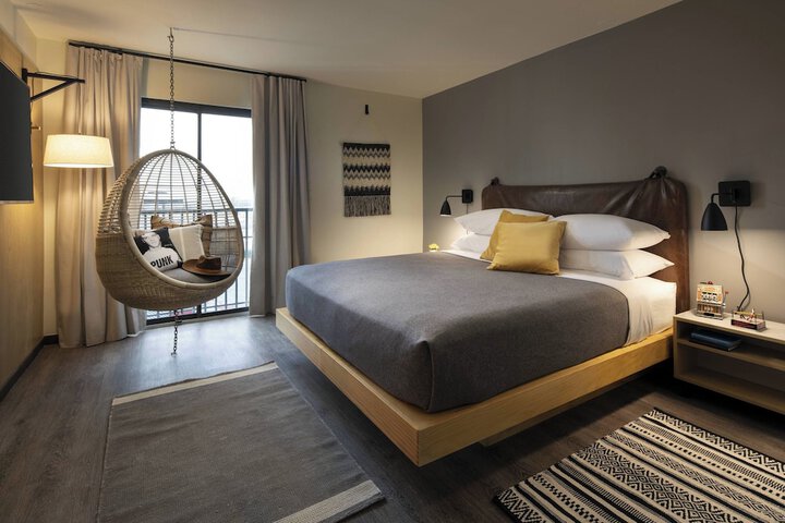Room 33 of 50