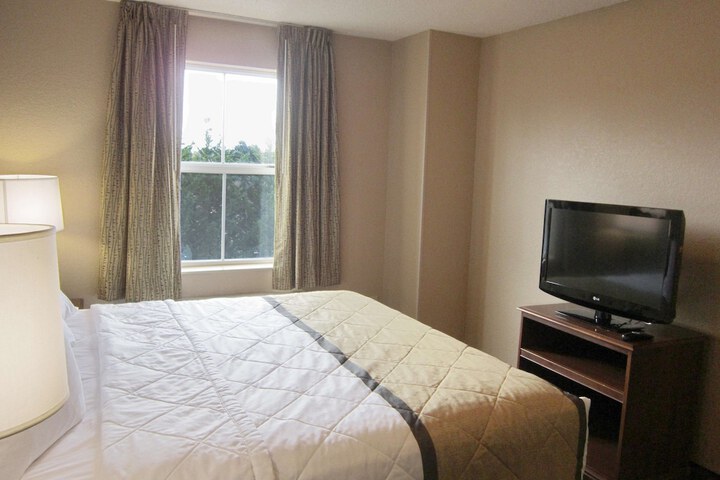 Room 25 of 29