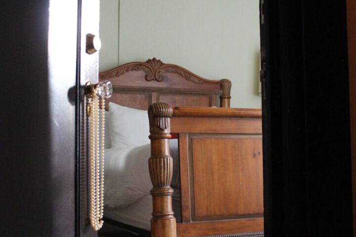 Room 34 of 104