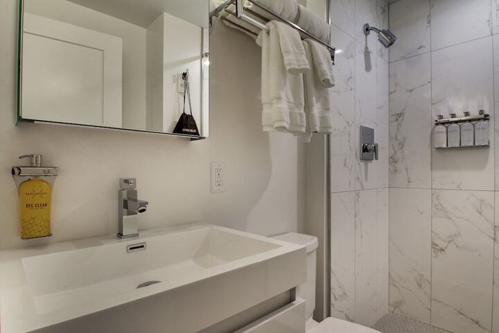 Room 27 of 111