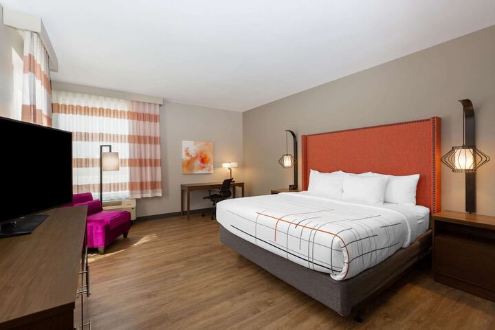 Room 16 of 33