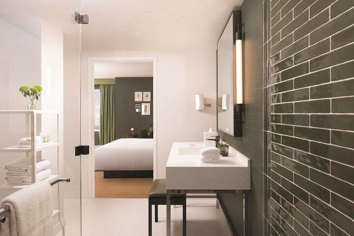 Room 44 of 76