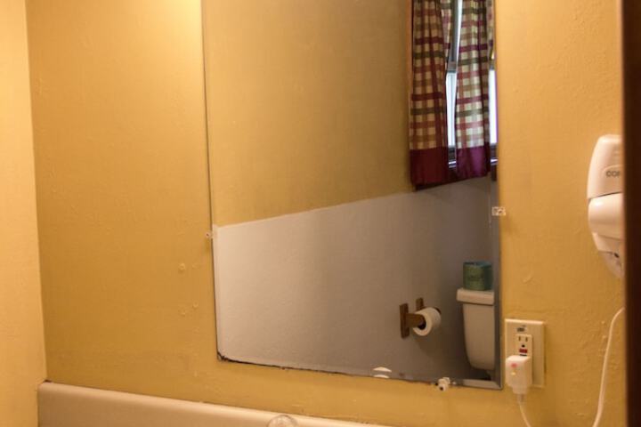 Room 10 of 33