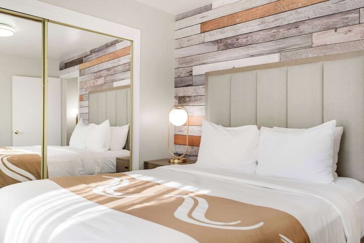 Room 34 of 63