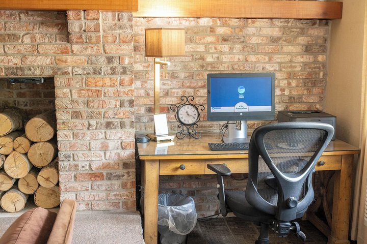 Business Center 26 of 26