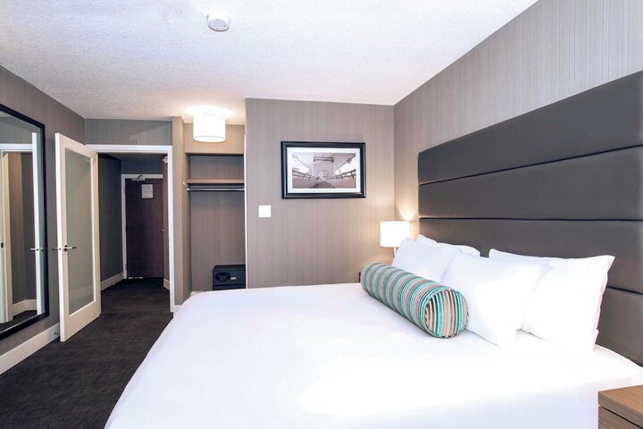 Sandman Signature Calgary Downtown Hotel