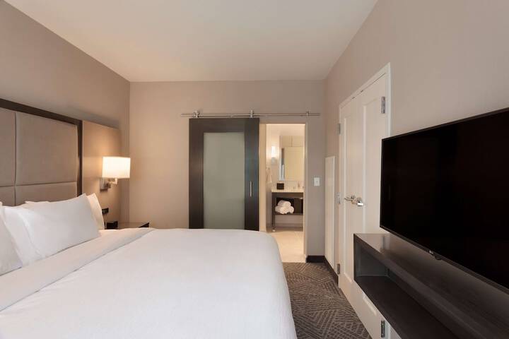 Room 17 of 48