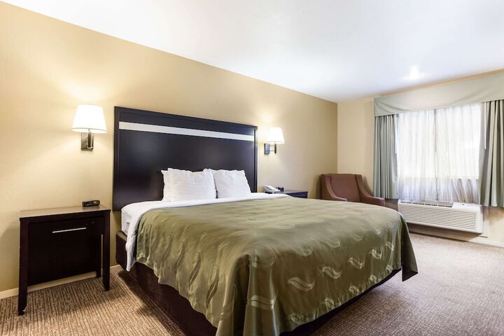 Room 32 of 61