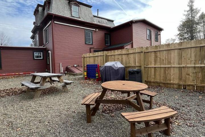 5 Bed 3 bath Apt Near Jiminy Peak Berkshires