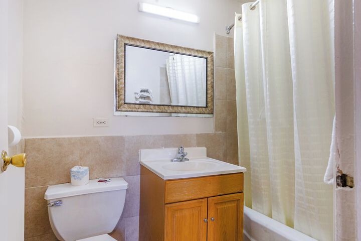 Manor Motel by OYO Near Oak Brook / Chicago Westchester